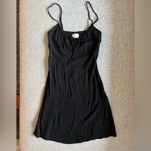 Aritzia Wilfred mini robe Bellow, black Size 2, never worn